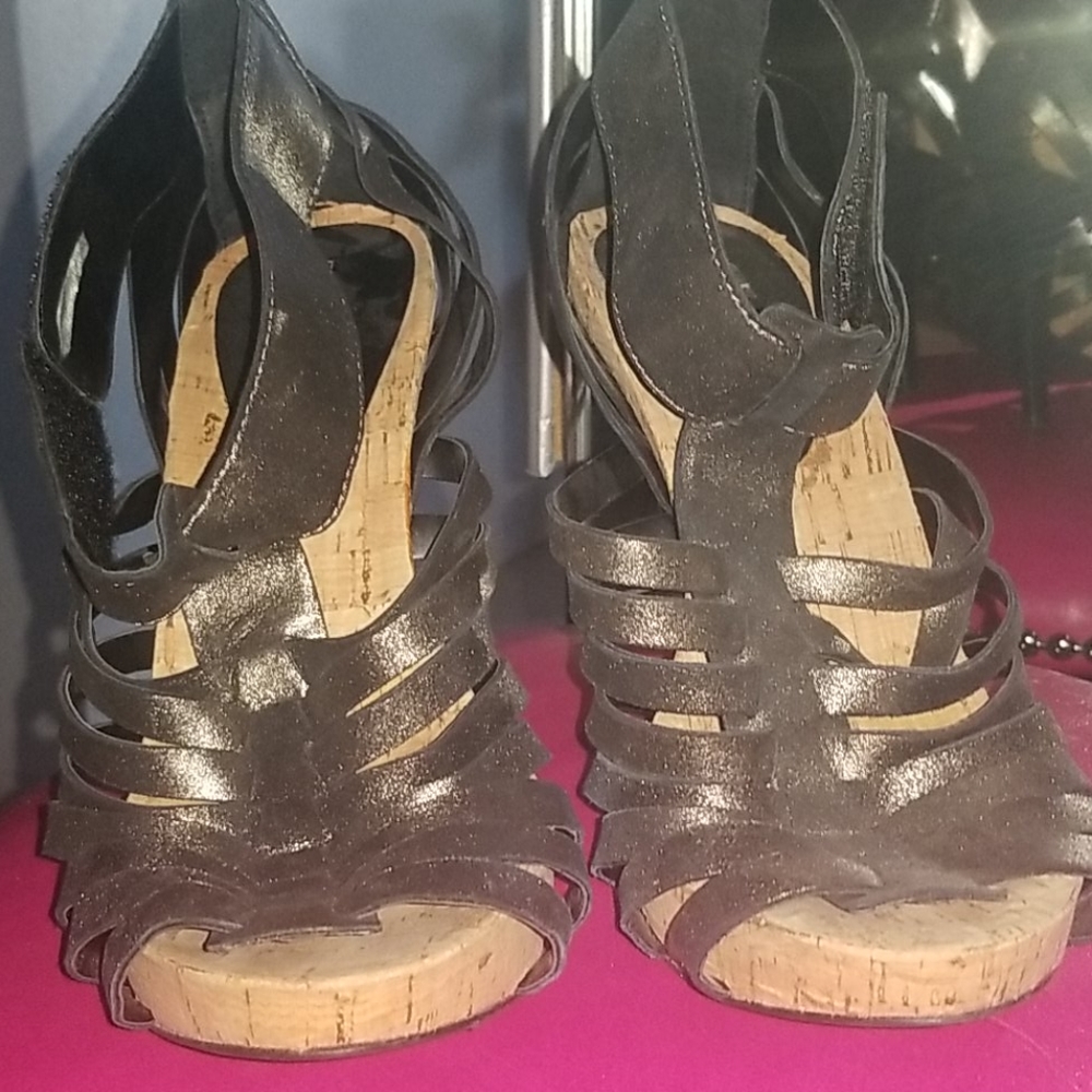 Heels - Picture 3 of 4